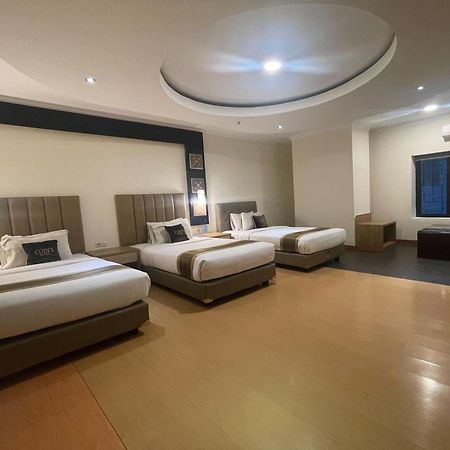 Coins Hotel Jakarta Exteriör bild