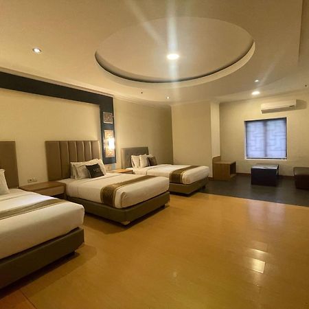 Coins Hotel Jakarta Exteriör bild