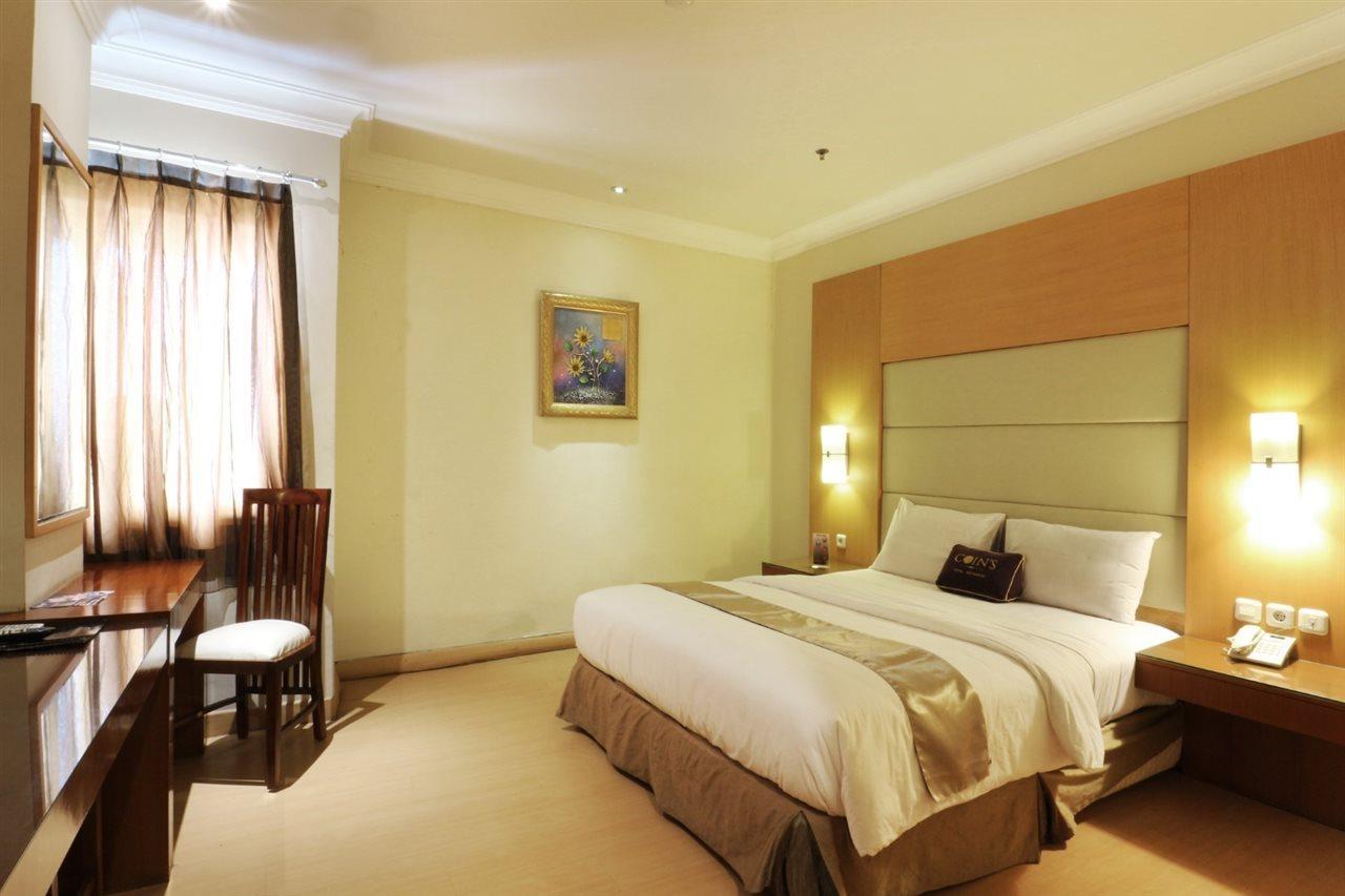 Coins Hotel Jakarta Exteriör bild