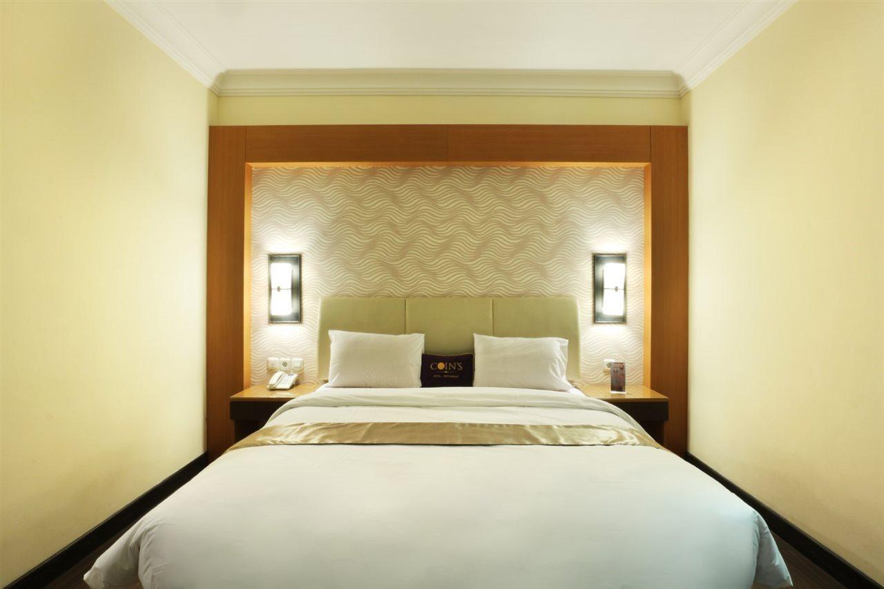 Coins Hotel Jakarta Exteriör bild