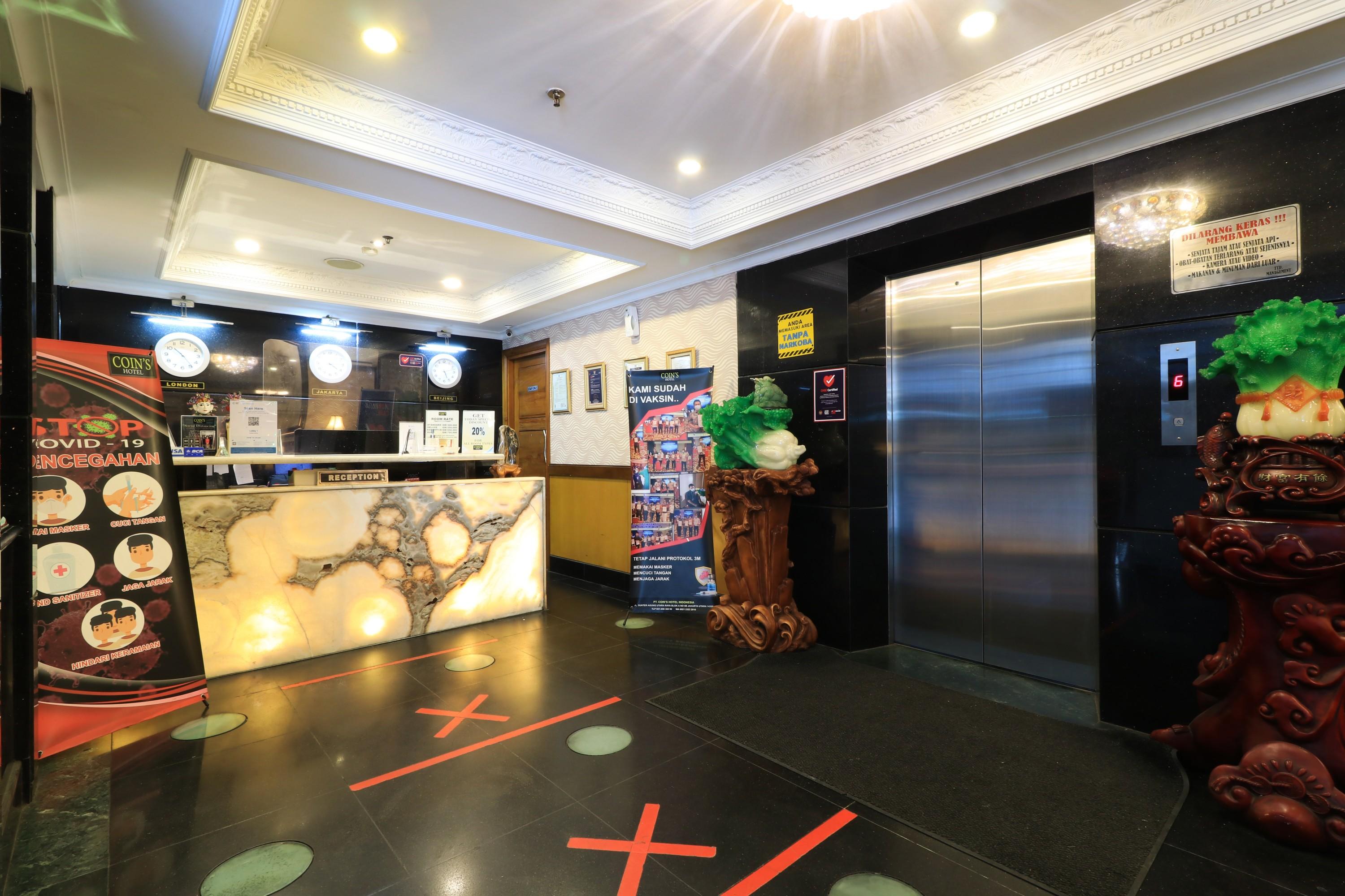 Coins Hotel Jakarta Exteriör bild