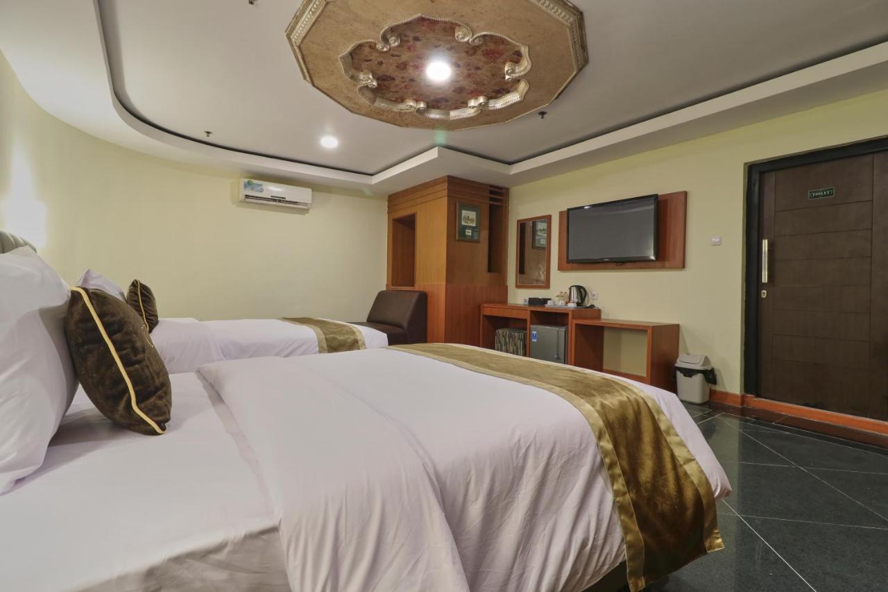 Coins Hotel Jakarta Exteriör bild