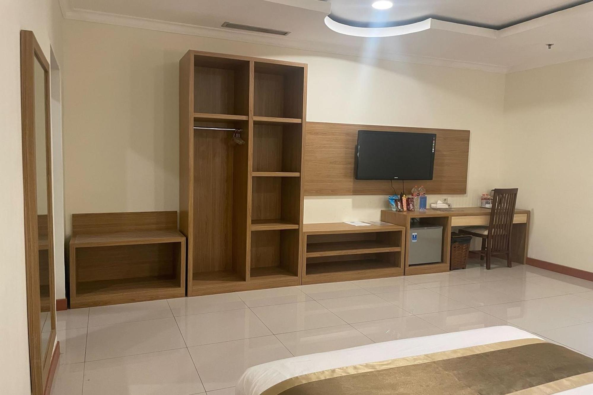 Coins Hotel Jakarta Exteriör bild