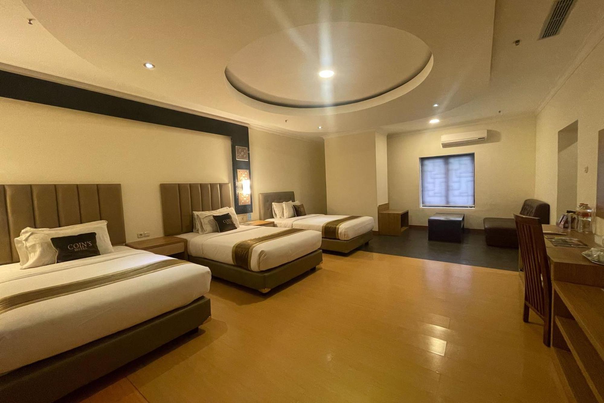 Coins Hotel Jakarta Exteriör bild