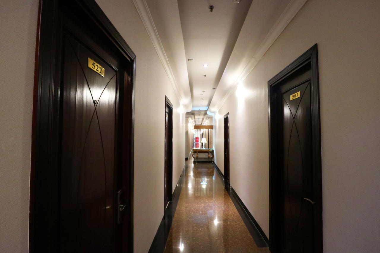 Coins Hotel Jakarta Exteriör bild
