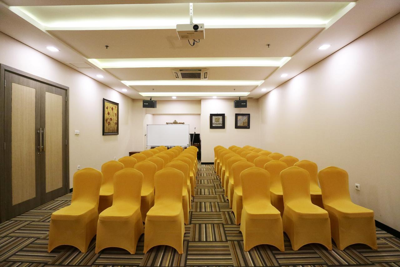 Coins Hotel Jakarta Exteriör bild