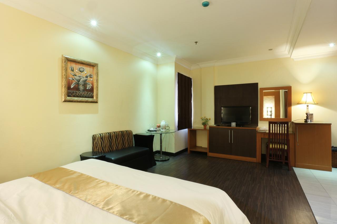 Coins Hotel Jakarta Exteriör bild