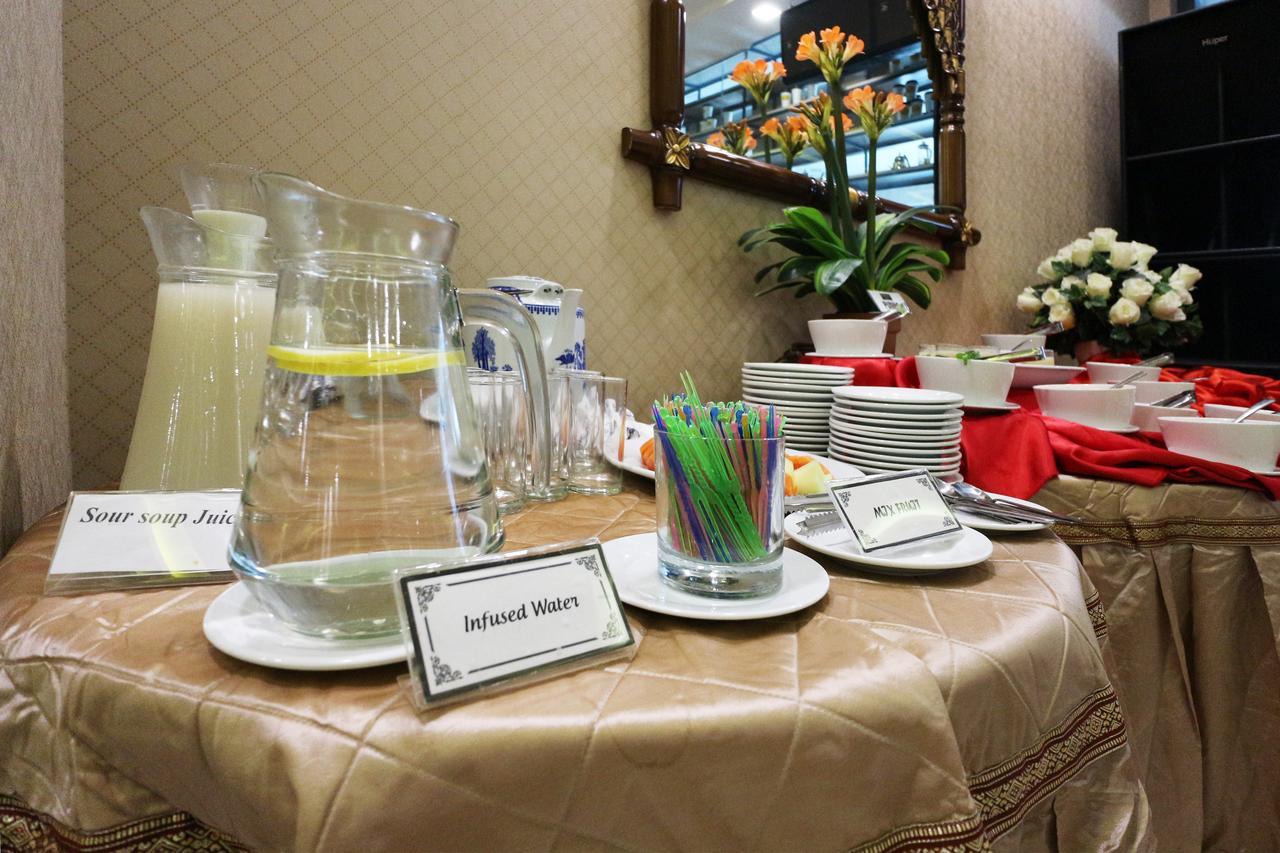 Coins Hotel Jakarta Exteriör bild
